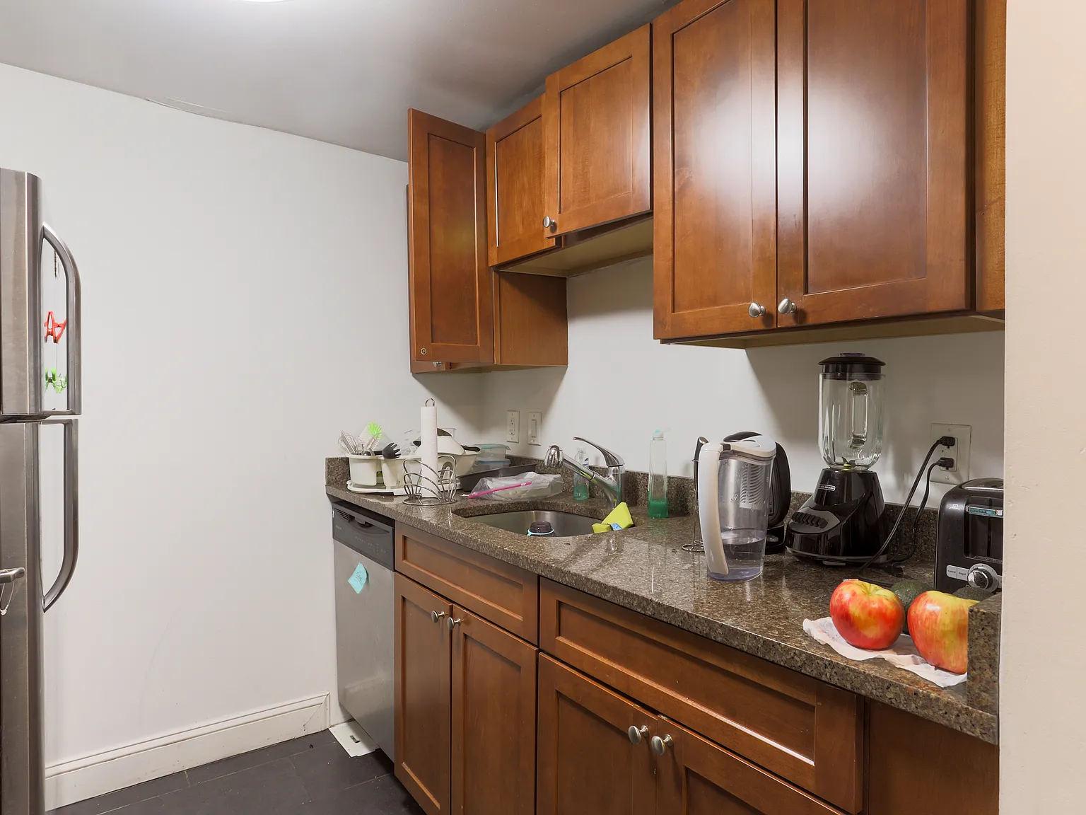 4 bed, 999 sqft, $6,800 — Photo 4