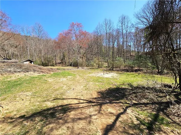 663 Hidden Valley Rd, Lowgap, NC 27024