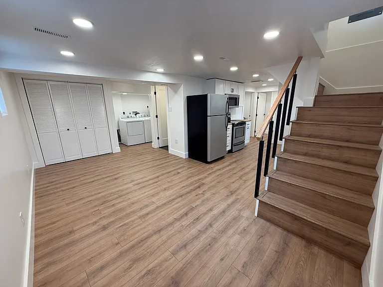 1318 E Emerson Ave — Photo 5