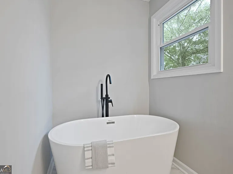 5870 Shadewater Dr — Photo 15