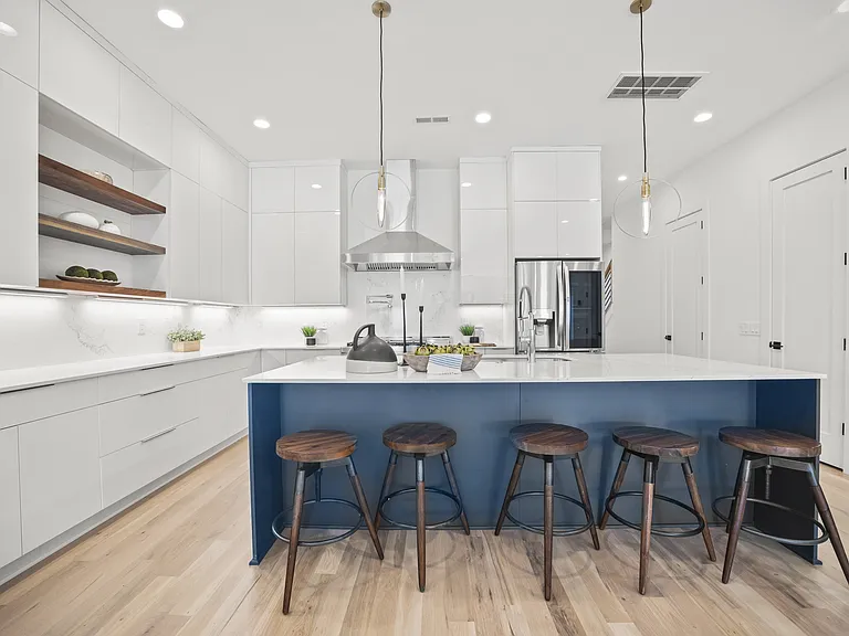 4701 Walden Ct — Photo 9