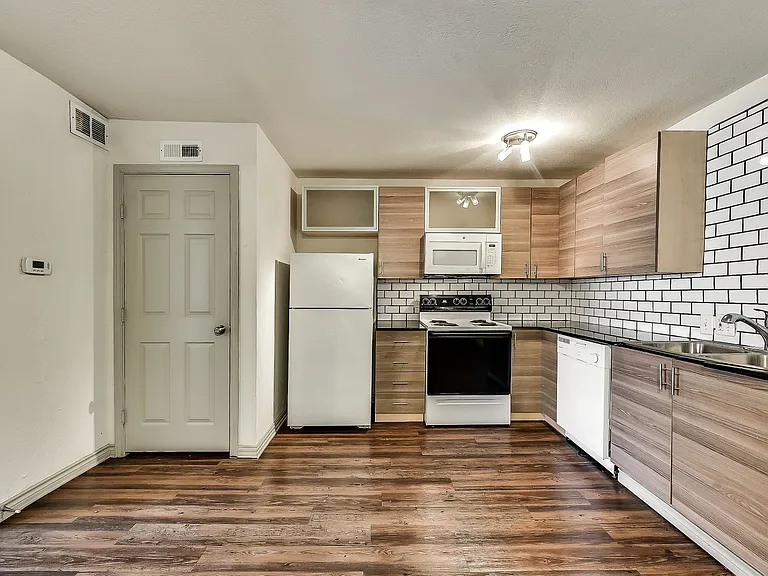 1502 Peak St. — Photo 3