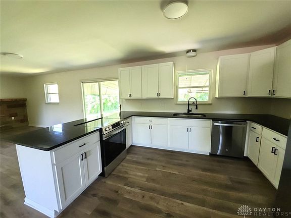 4th image of 2560 Baywood St