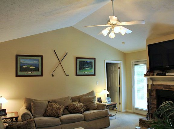 4th image of 1597 Newman Dr