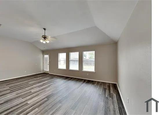 4 bed, $2,500 — Photo 3