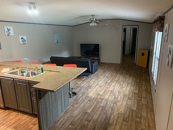3rd image of 12 Crawford Dr