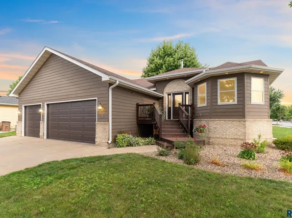 706 Tiger St, Harrisburg, SD 57032