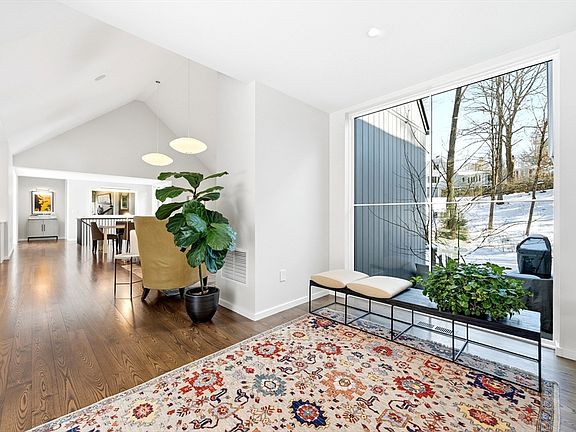 3rd image of 92 Common St