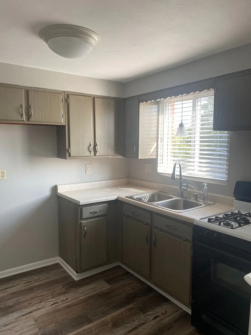 Cozy & Comfortable 2 BR, 1 Bath Townhome in North Irwin, PA — Photo 3