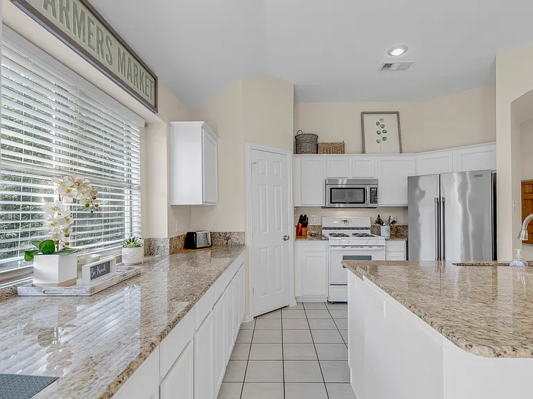 1438 Royal Oaks Dr — Photo 5