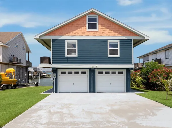 219 Bora Bora Dr, Tiki Island, TX 77554