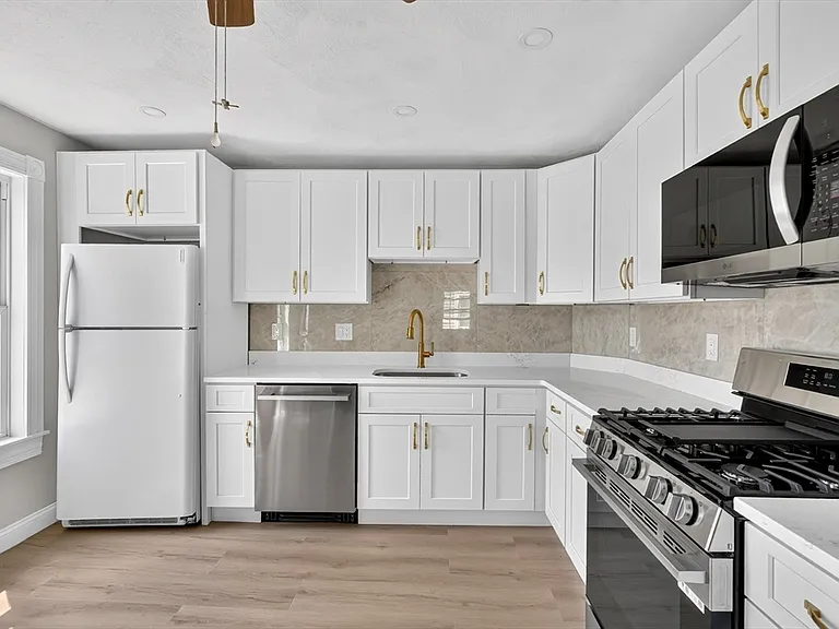 18 Otis St #2 — Photo 4