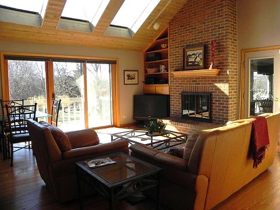 3rd image of 2816 Knoll Dr