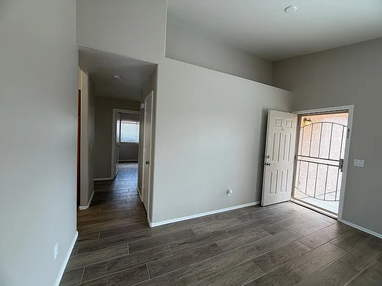 16719 N 160th Ave — Photo 11