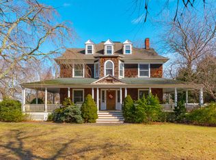 49 S Bay Ave, Islip, NY 11751