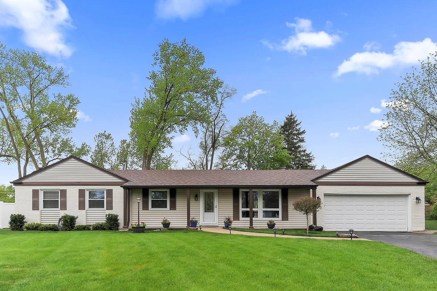 1710 Killarney Ln photo 1