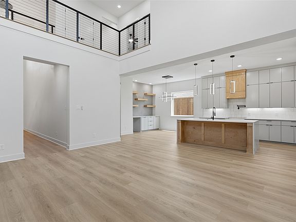3rd image of 1710 Toronto St