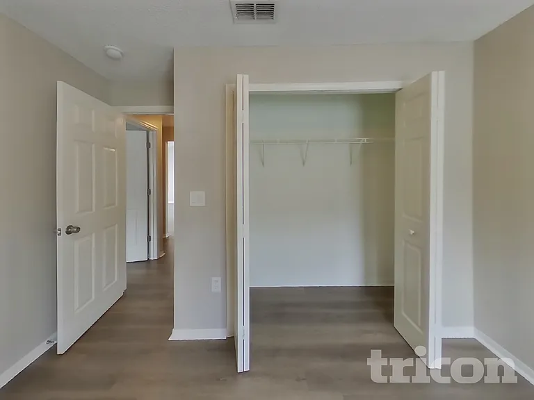 1044 Darlington Ct — Photo 14