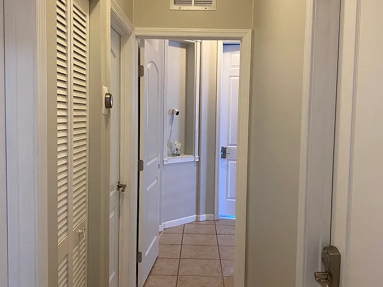 SW 25th Ct — Photo 9