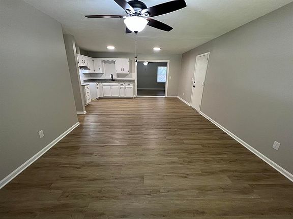 3rd image of 710 Greenbrier Dr