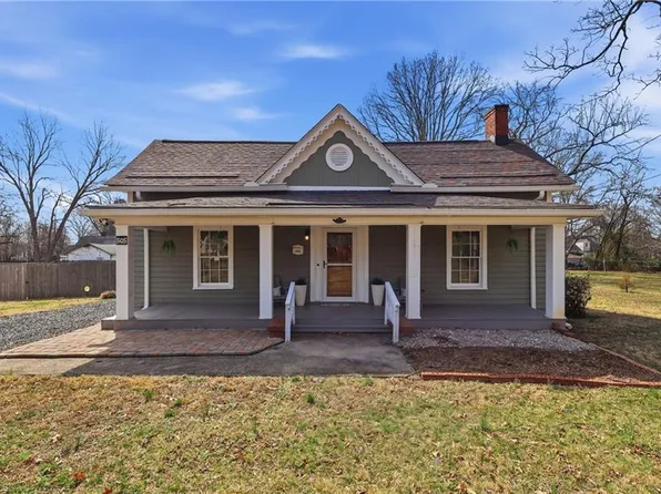 505 W Decatur St, Madison, NC 27025