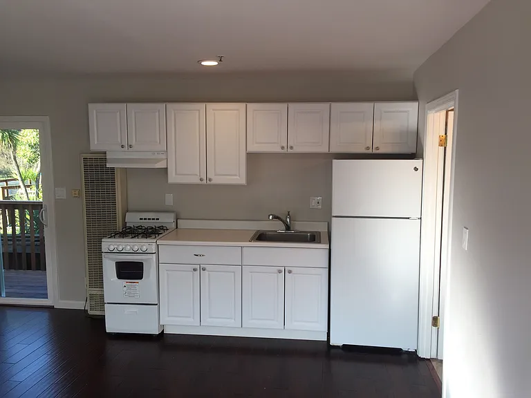 7 Courtney Ln #B — Photo 9