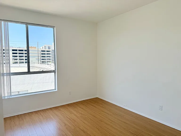 8715 Burton Way - Urban Feel Charming 2 bed 2 bath — Photo 61