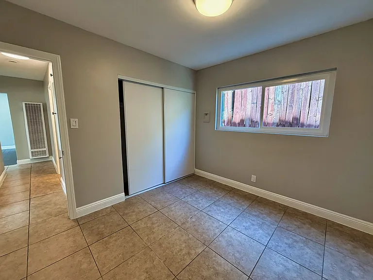 2350 Lewis Ave #B — Photo 4