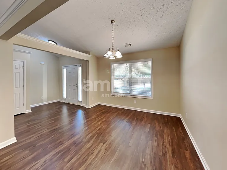 303 Cole Creek Dr — Photo 5