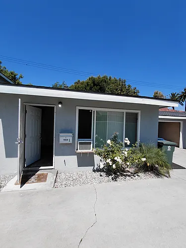 4824 1/4 E Live Oak St Photo 1