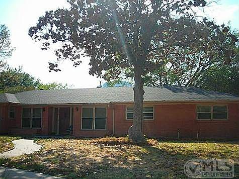 1st image of 2914 College Cir