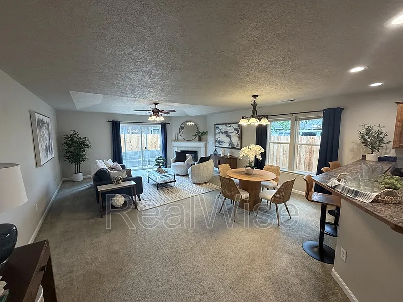 3 bed, 2.0 bath, $2,295 — Photo 4