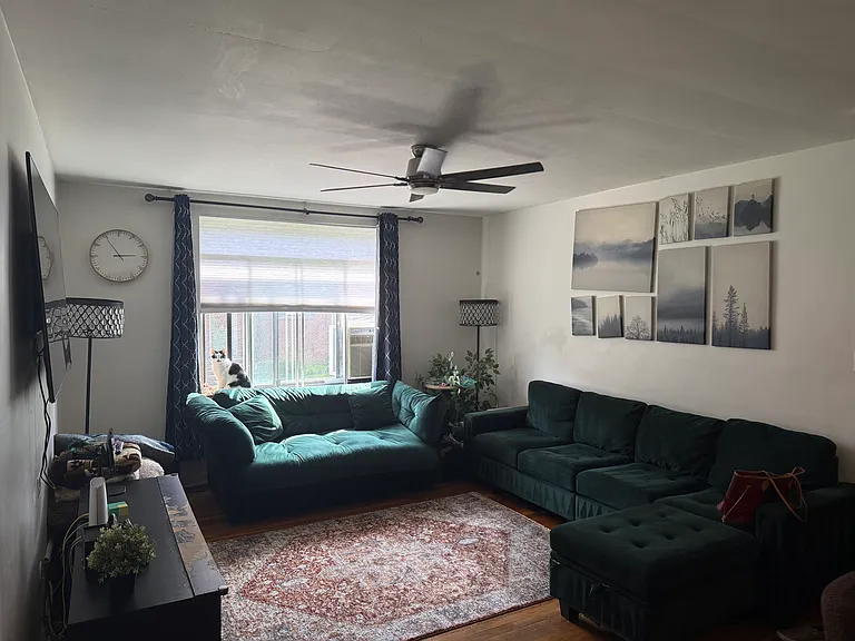 18 Ashland St #1R — Photo 2