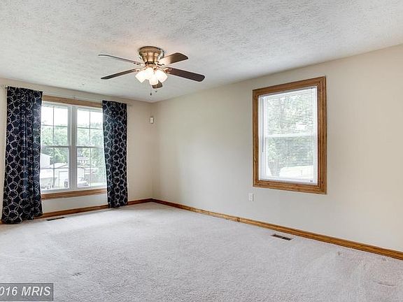 4th image of 9698 Meadowview Dr