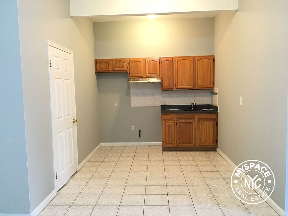 1st image of 714 Seneca Ave APT 203