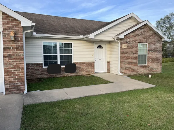 1302 Cloverleaf Ct, Warrensburg, MO 64093