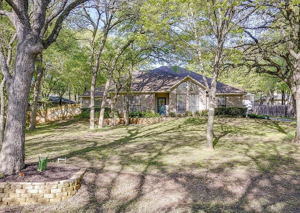 1st image of 211 Oak Forest Dr
