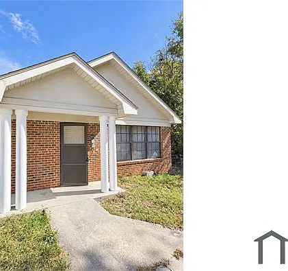 3 bed, 1128 sqft, $1,350 — Photo 1
