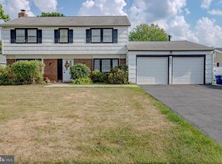 137 Glenview Ln, Willingboro, NJ 08046