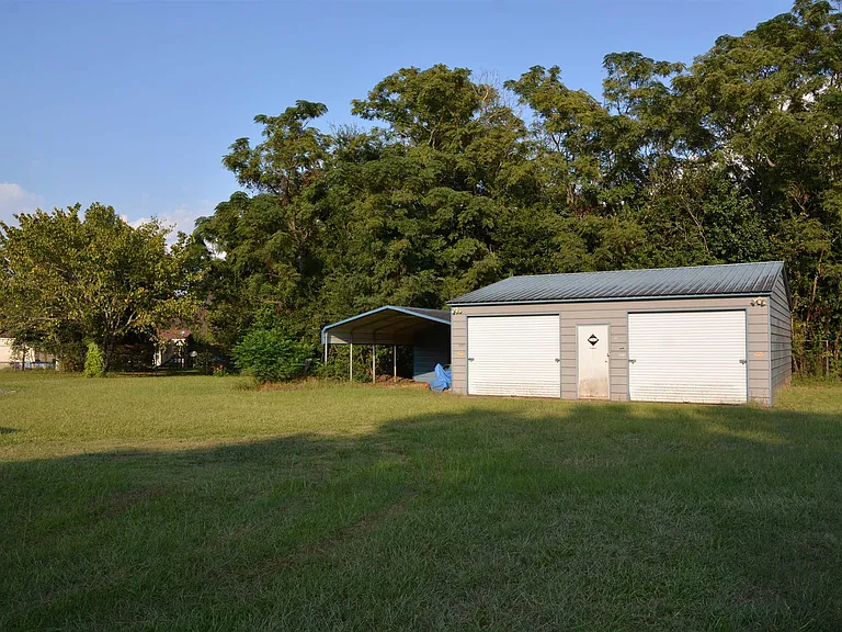 111 Brighton Dr — Photo 17