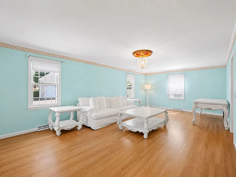 84 Brewster Rd — Photo 12