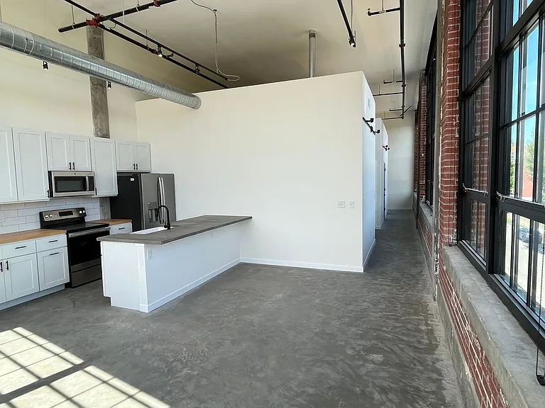 2327 Texas Ave — Photo 29