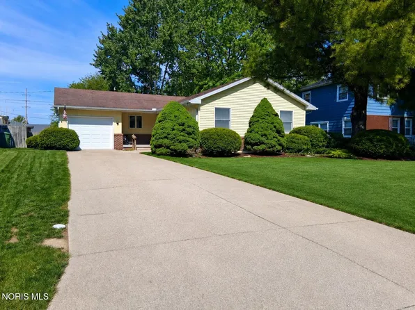 1033 Revere Dr, Bowling Green, OH 43402