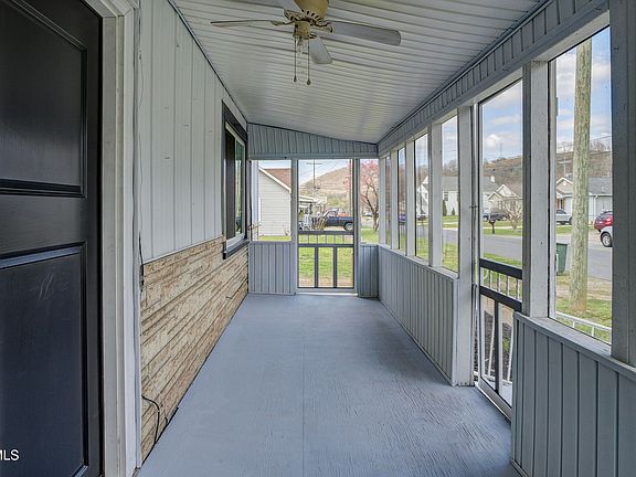 4th image of 701 N Roan St