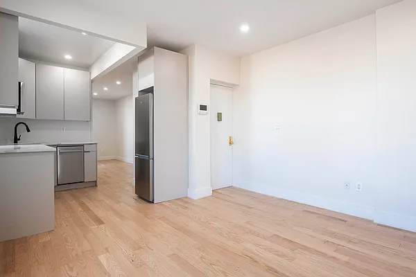 Rented by Max Apt LLC | media 14