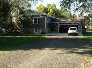 6162 Comet Ln, Bismarck, ND 58503