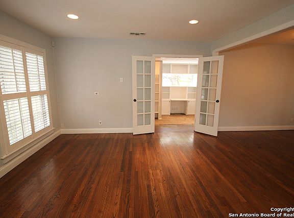 5th image of 239 Irvington Dr