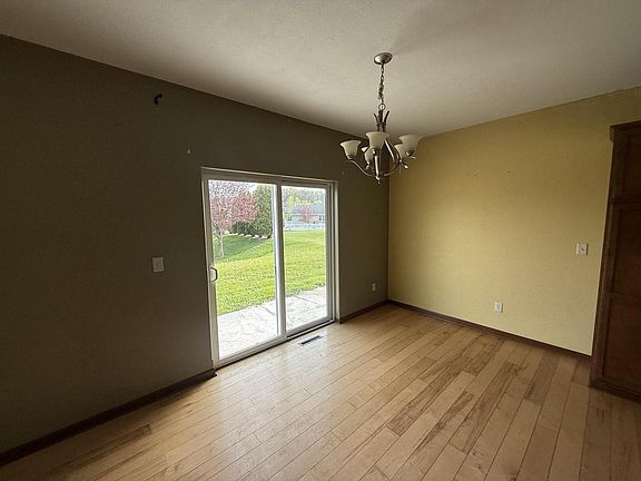 3rd image of 1203 Hazelcrest DRIVE