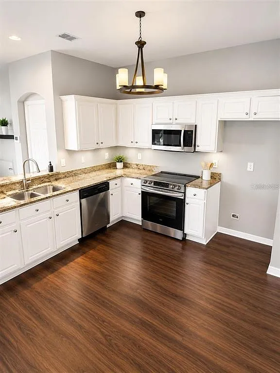 2 bed, 2.5 bath, 1683 sqft, $2,600 — Photo 2