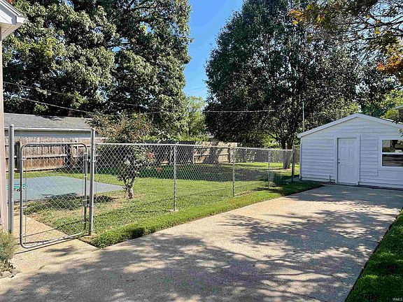 4th image of 1318 S Parker Dr